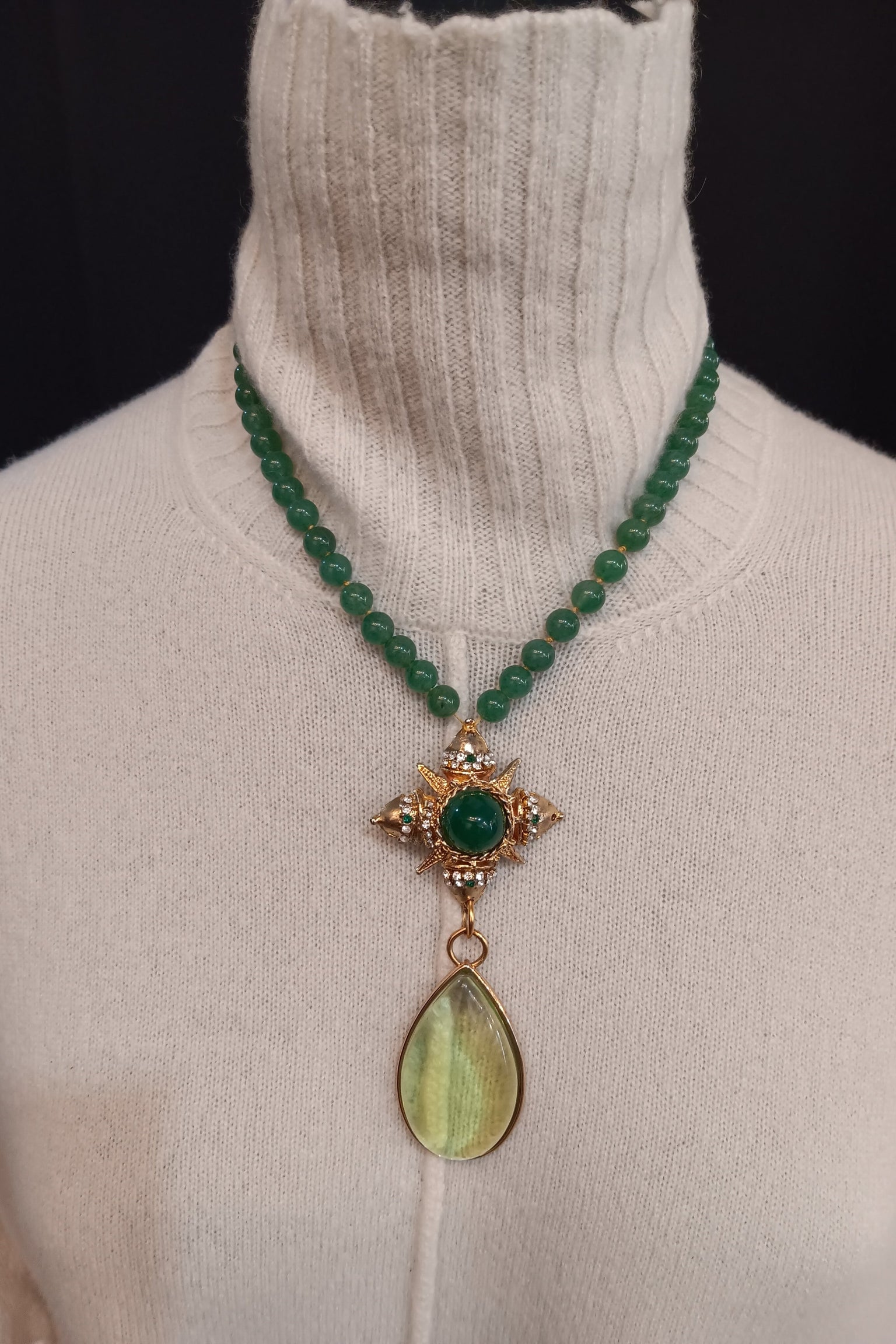 FOREST GREEN NECKLACE