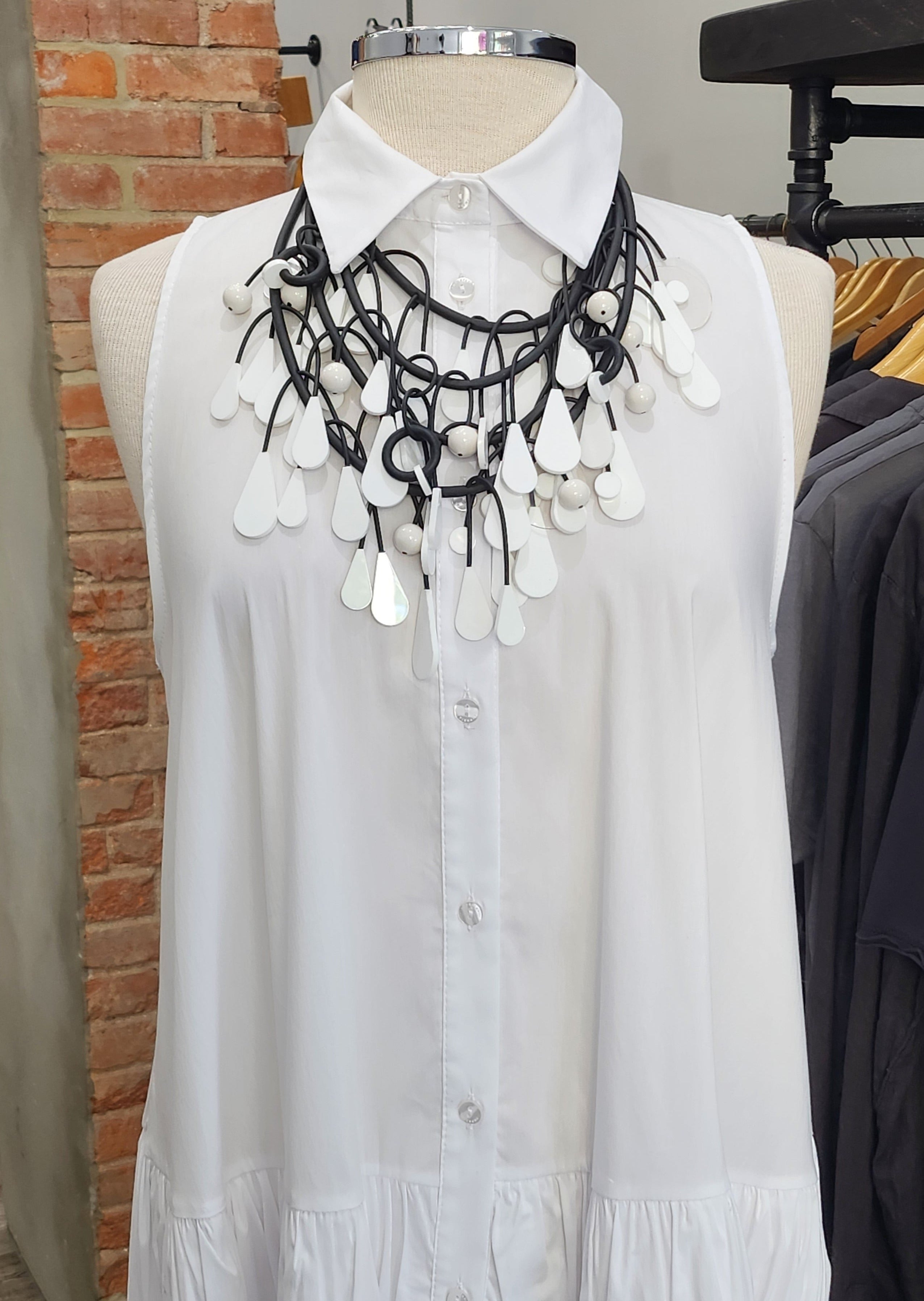 LIGHT SNOW NECKLACE