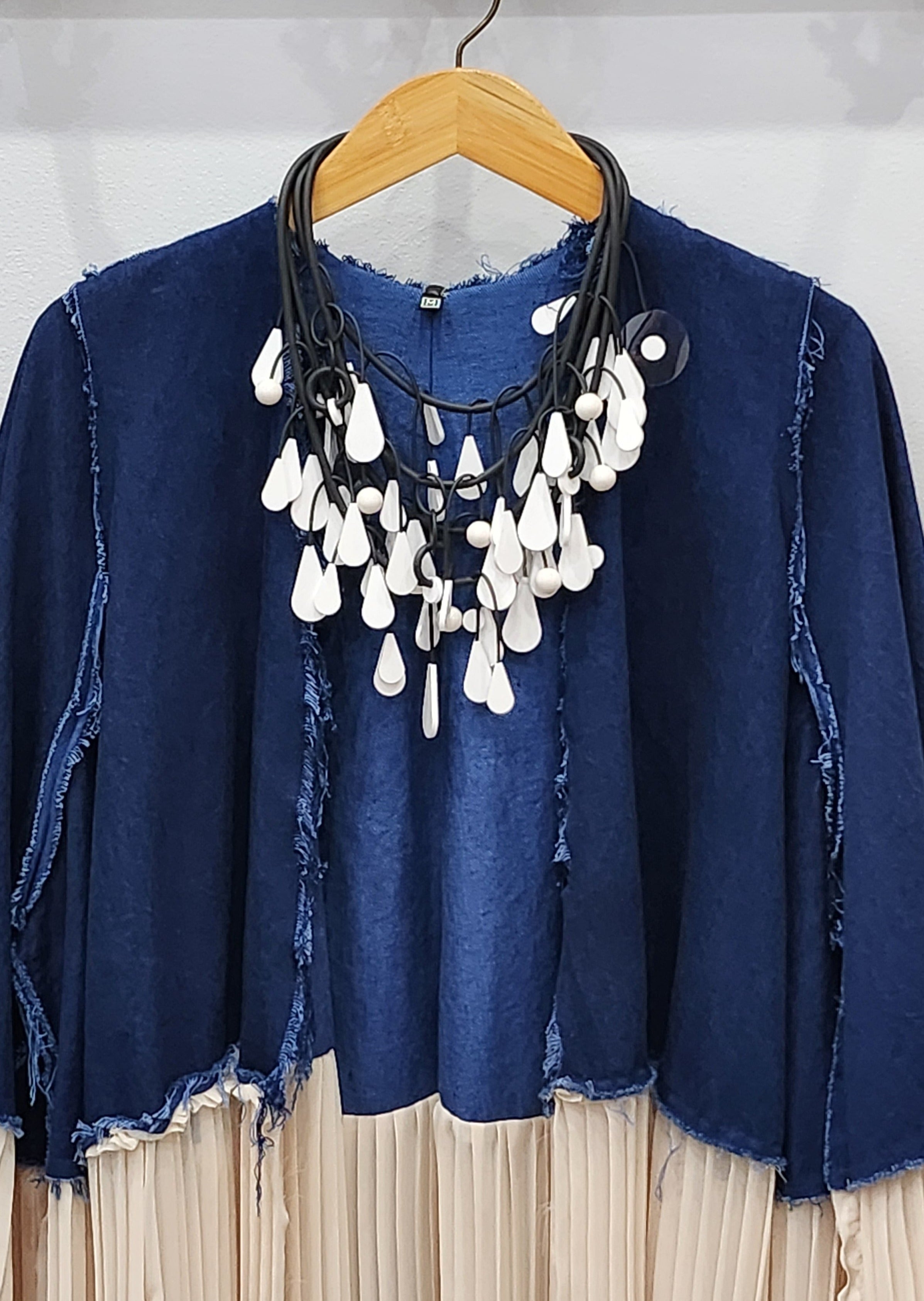LIGHT SNOW NECKLACE
