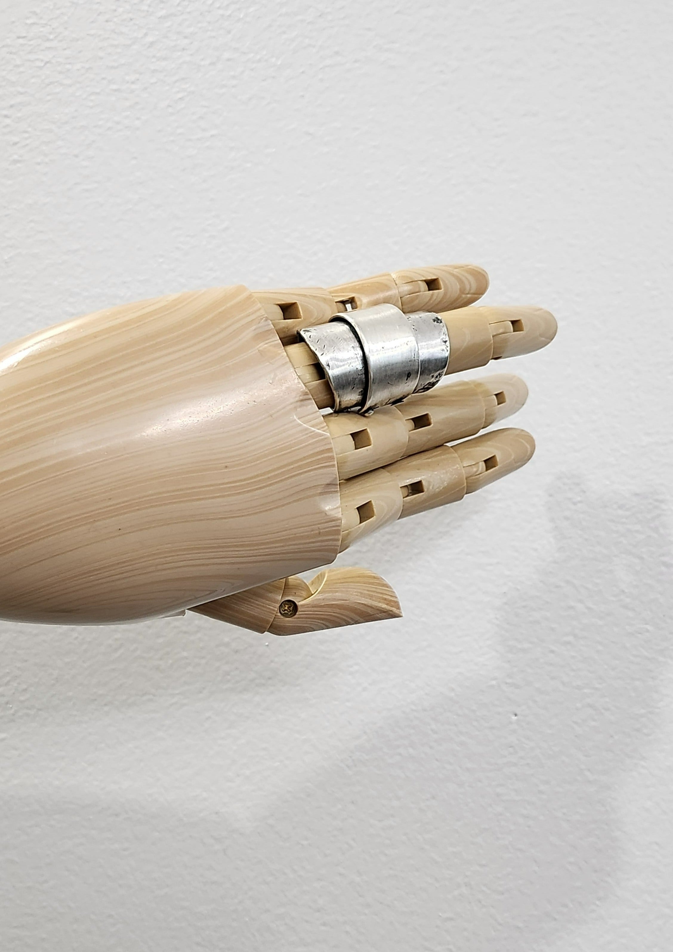 KNUCKLE RING