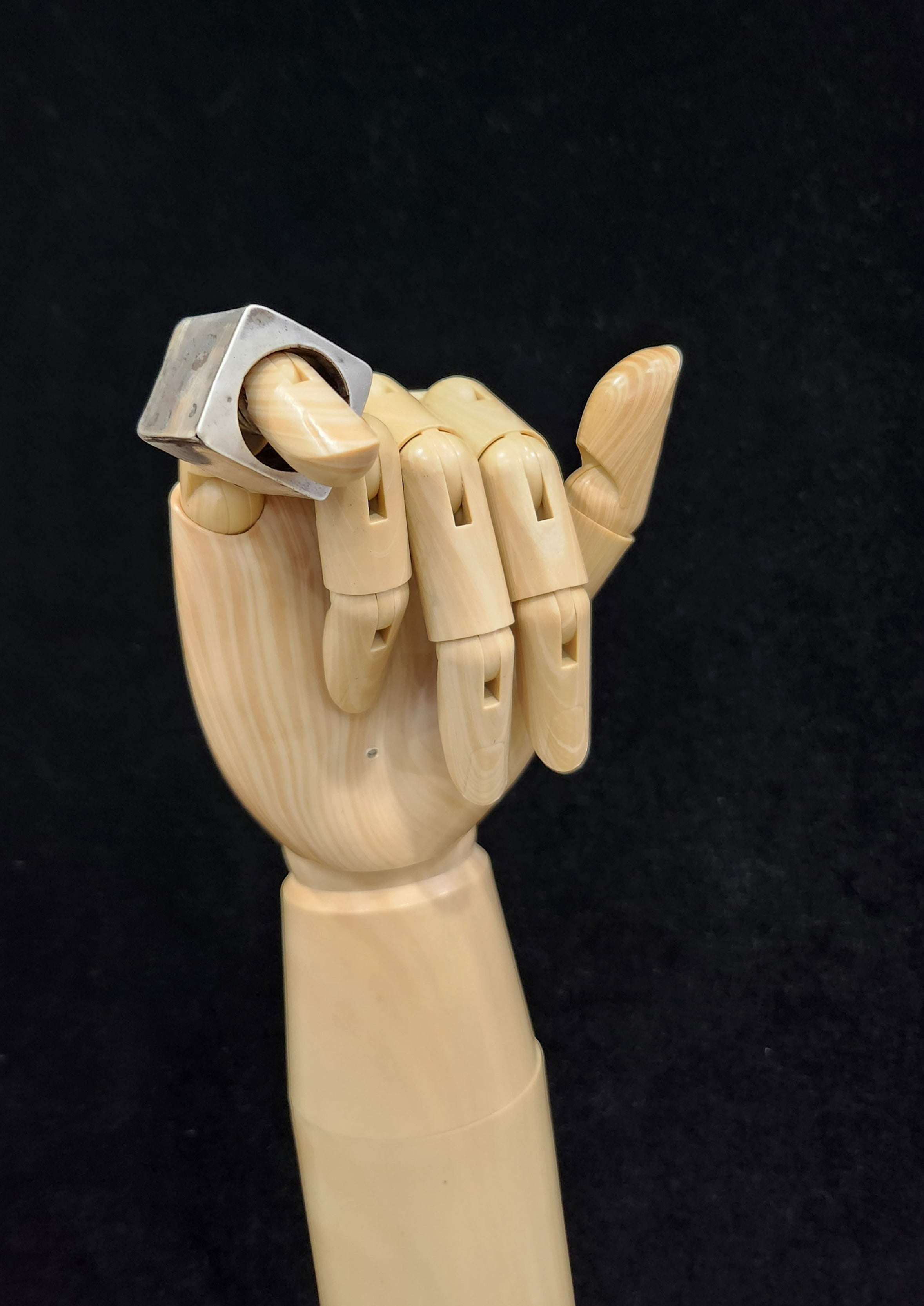 TOO SQUARE RING