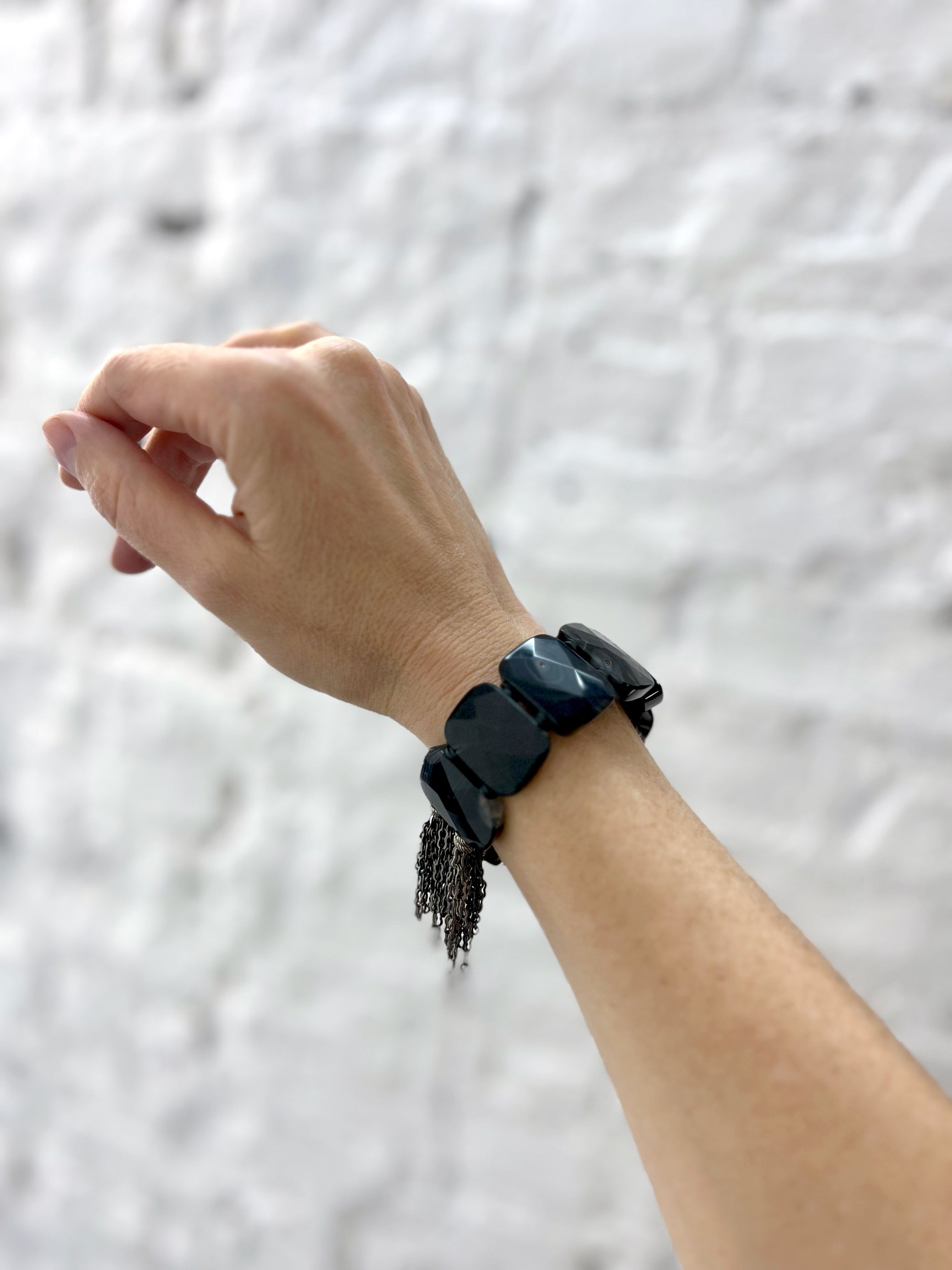 BLACK AGATE MEMORY CUFF