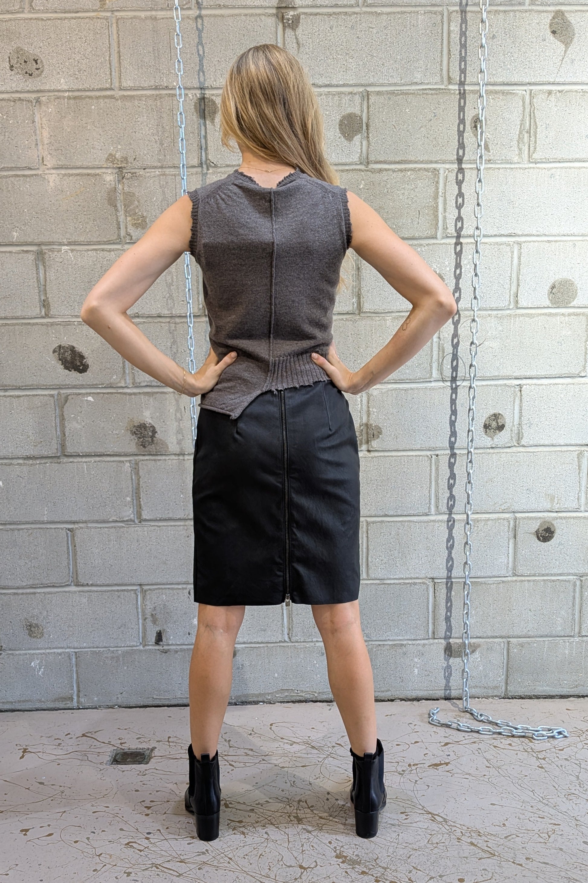 Daniel Basta Italy stretch fitted leather skirt with a full zipper - Lili The First boutique NYC Meatpacking