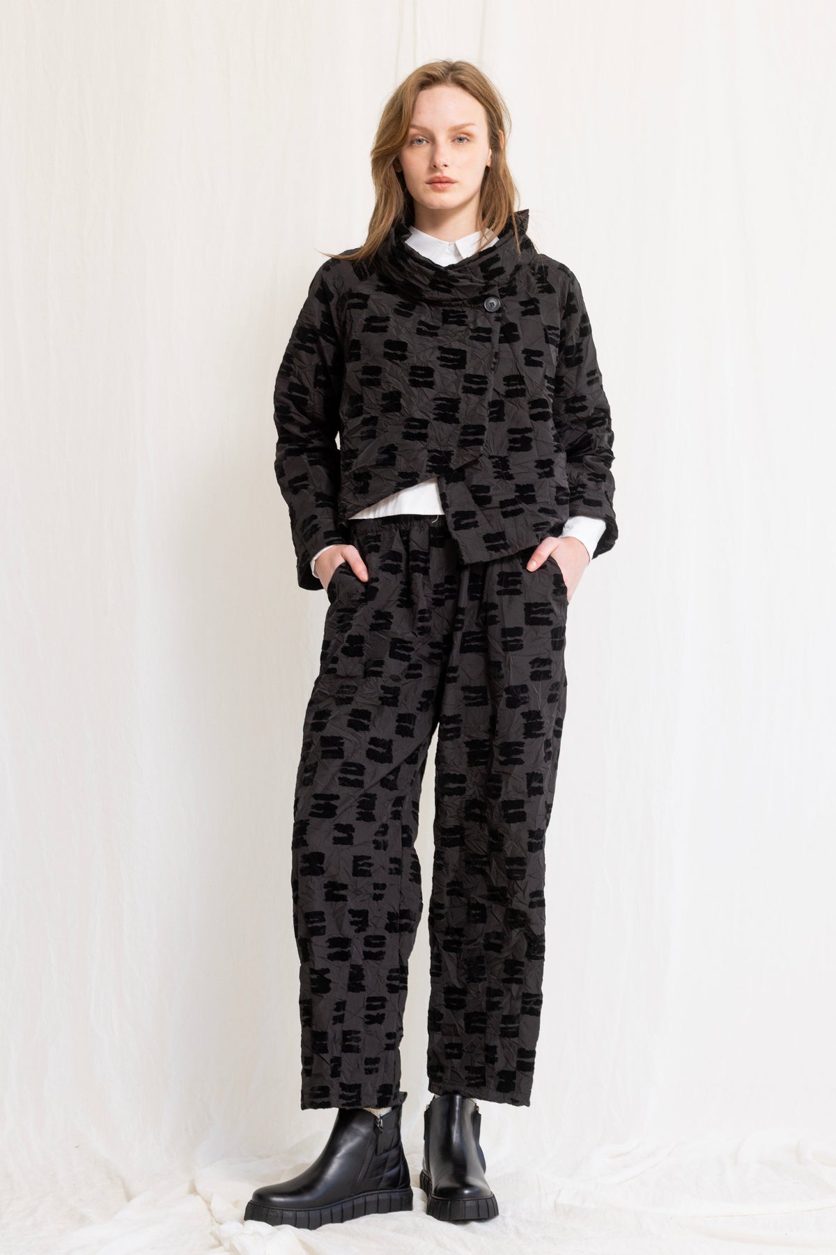 Gershon Bram - Pants - Elastic waist - Wrinkled texture - Black