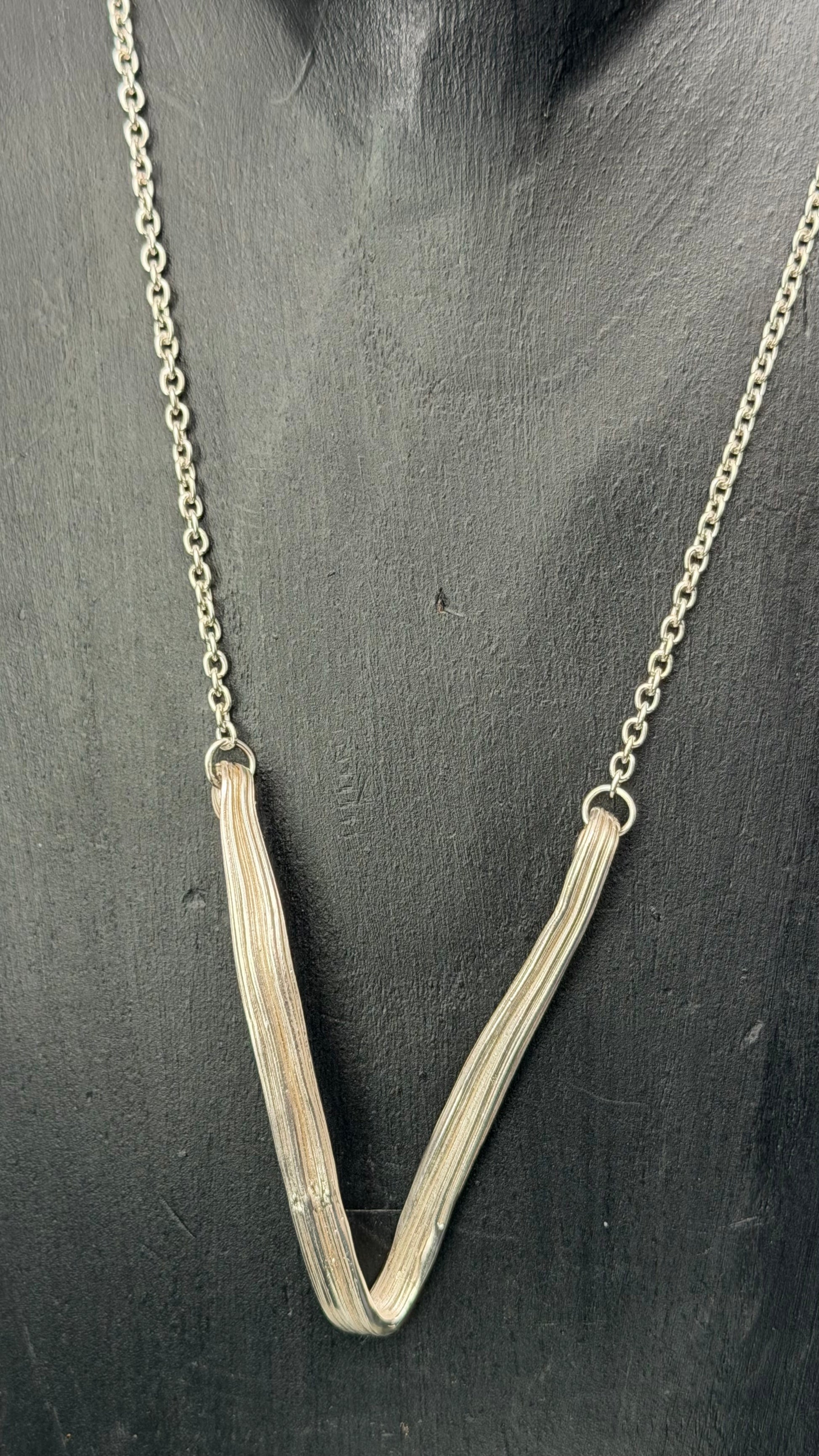 Handmade V Necklace - Mitsuro Hikime
