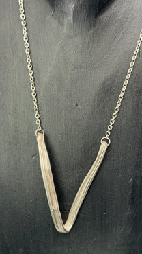 Handmade V Necklace - Mitsuro Hikime