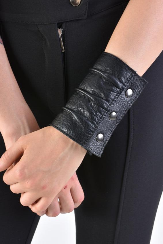 LiLi The First boutique - La Haine Inside Us - Wide Leather Cuff