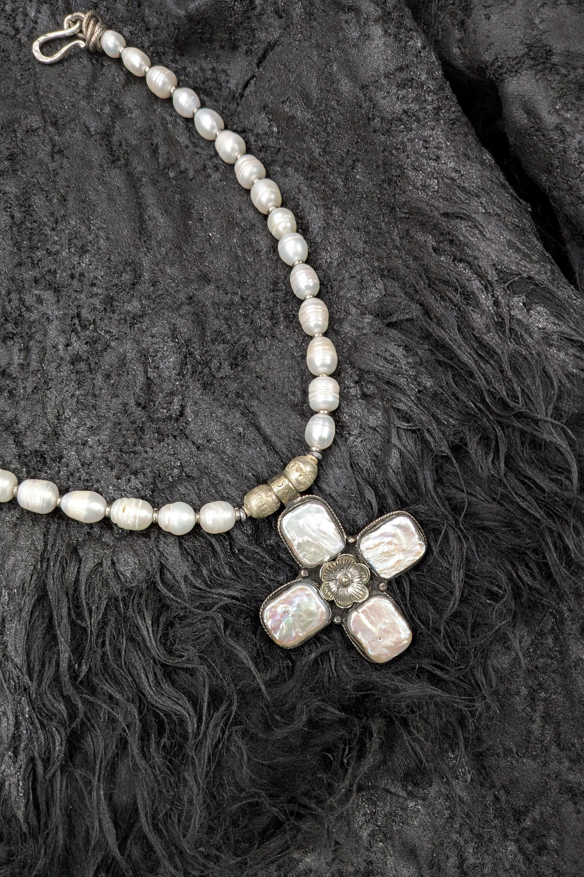 LiLi The First boutique - Mya Lambrecht short cross necklace