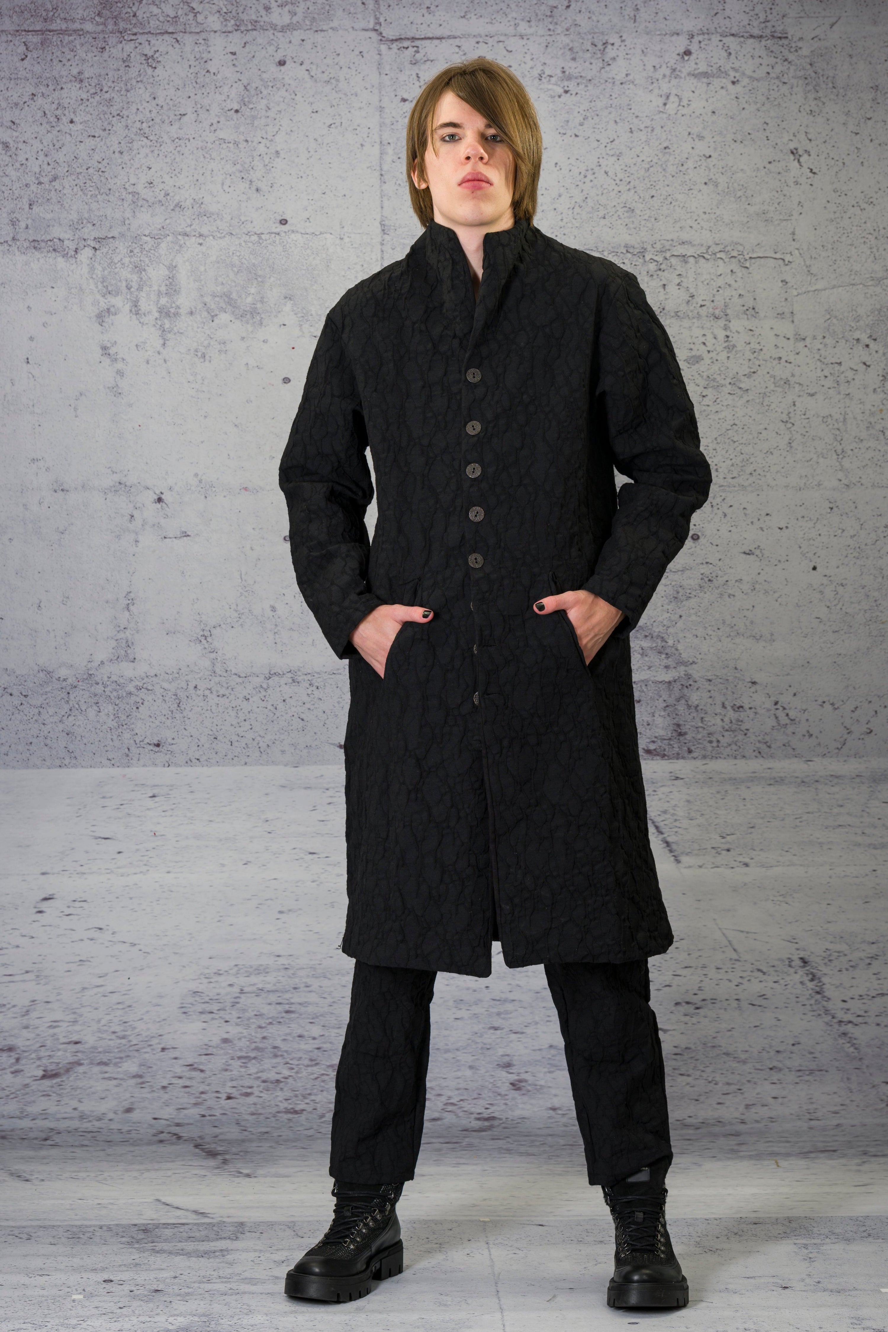 LiLi The First boutique, La Haine Inside Us, Knee slim coat