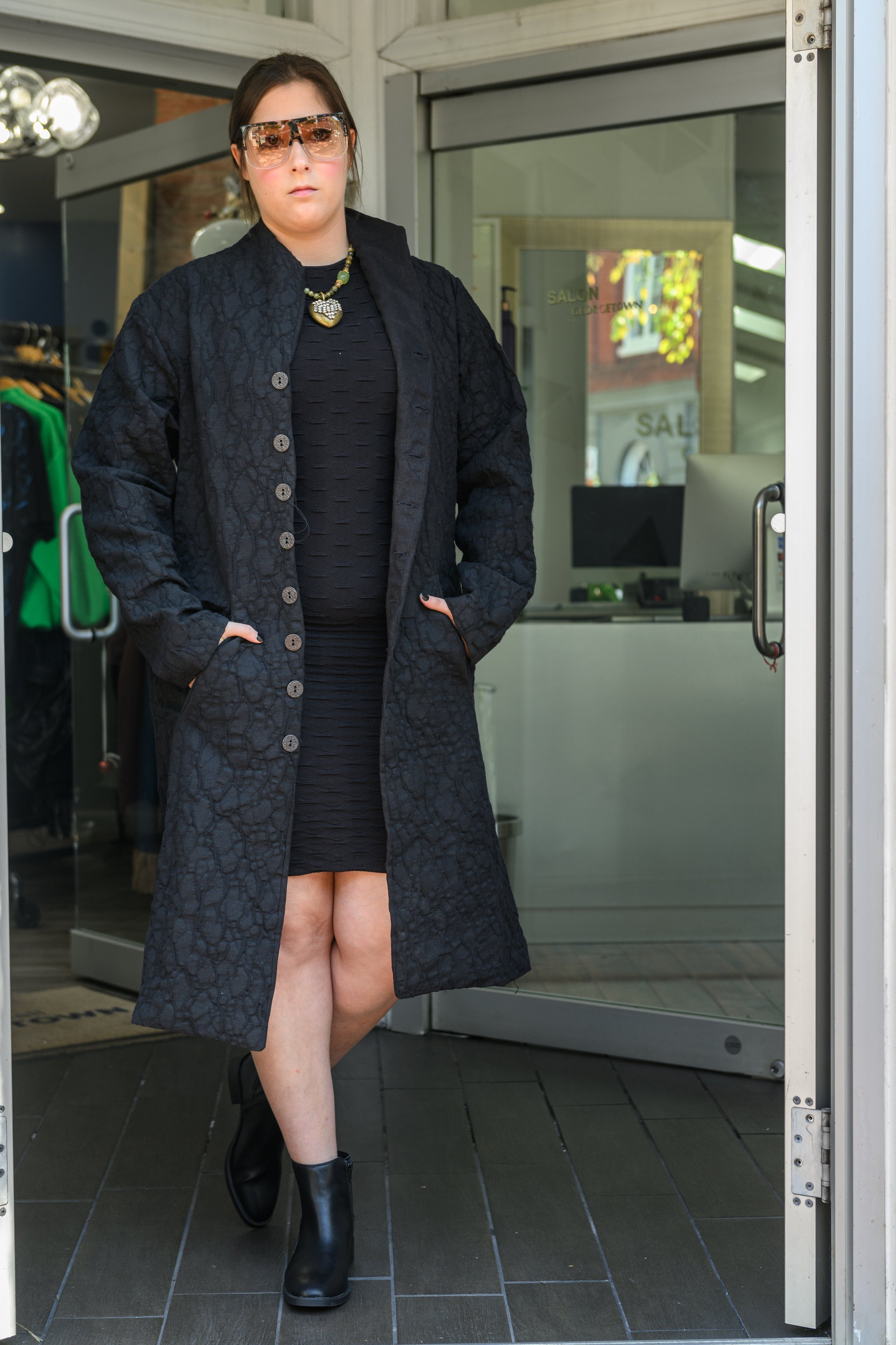 LiLi The First boutique, La Haine Inside Us, Knee slim coat