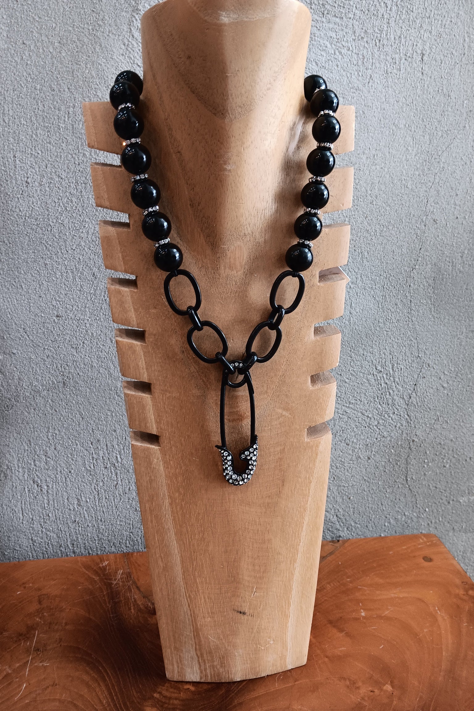 CRYSTAL PIN TIP NECKLACE