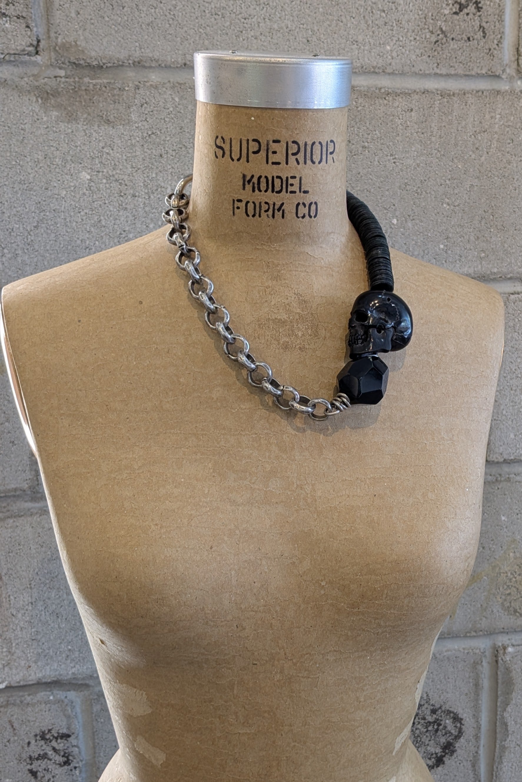Mya Lambrecht - Horn skull necklace