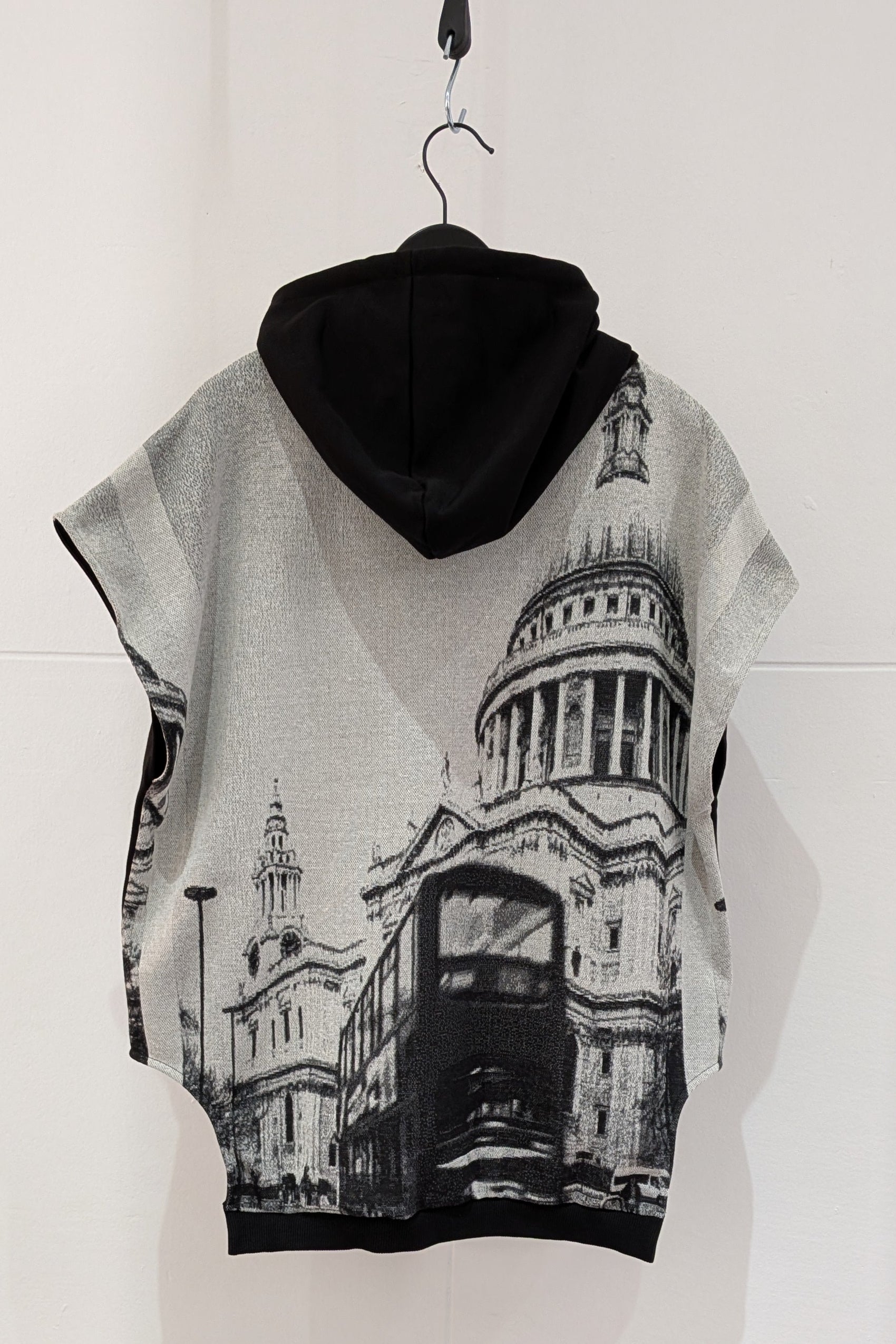 NY77 Design unisex hooded vest - London. Streetwear. 
