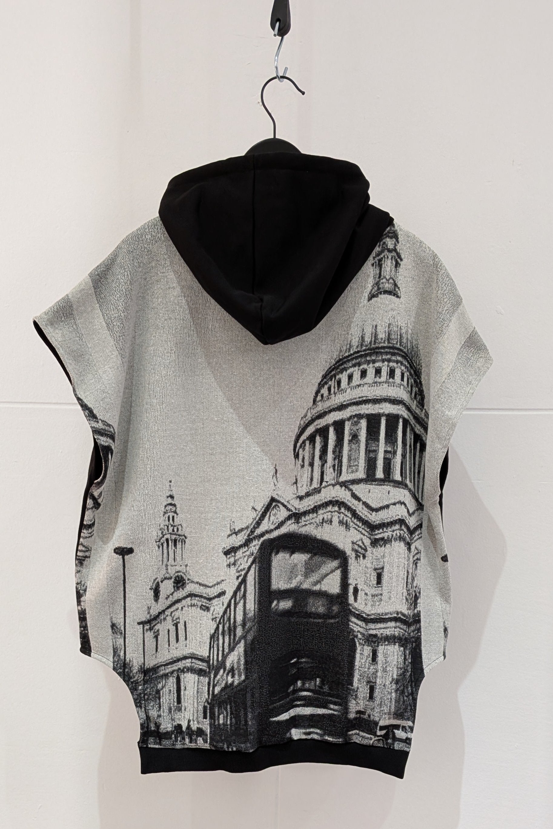 NY77 Design unisex hooded vest - London. Streetwear.