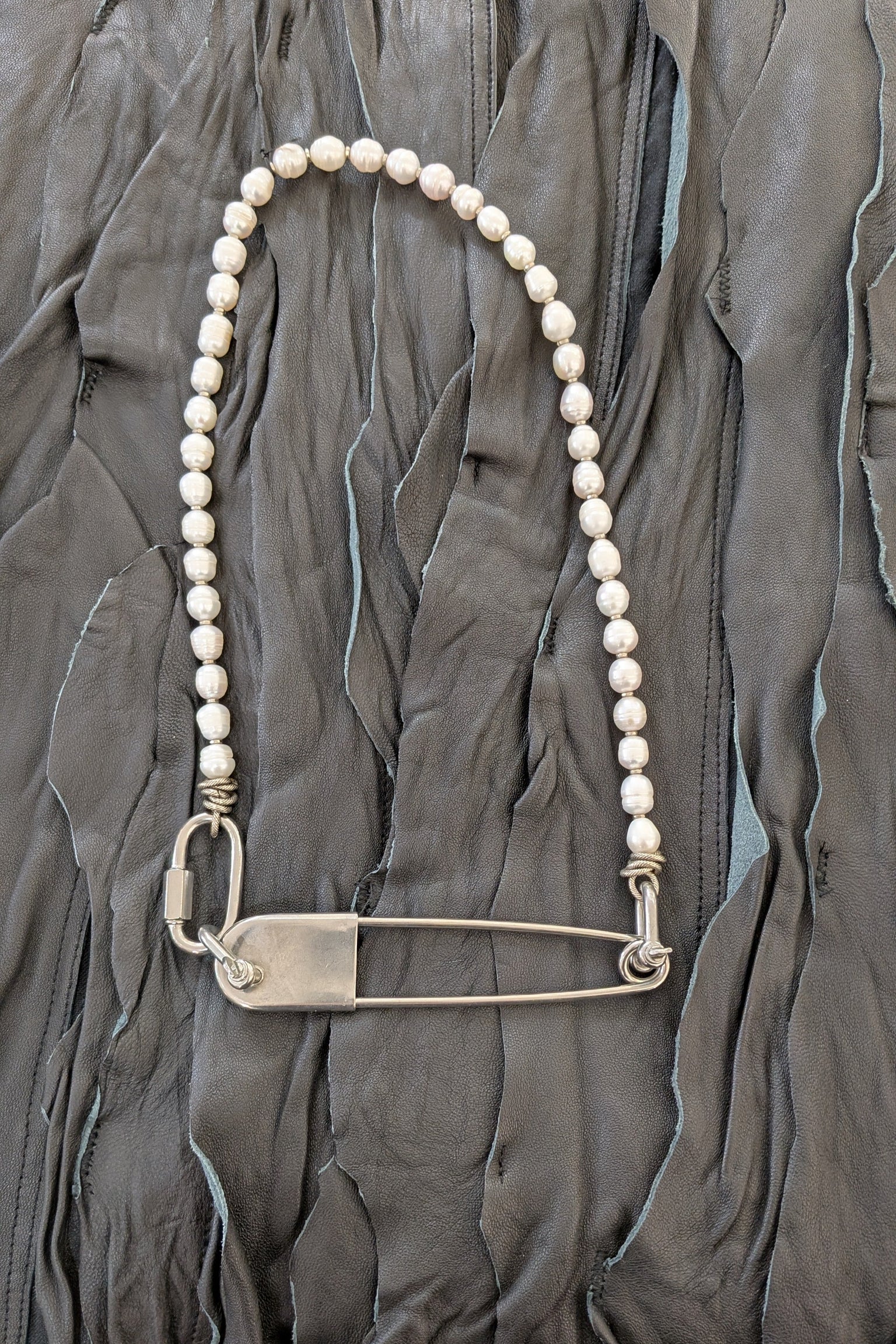 PEARLS PIN NECKLACE