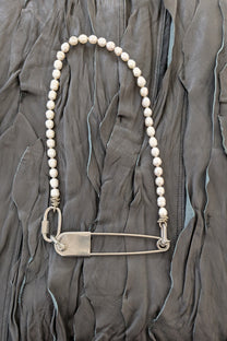 PEARLS PIN NECKLACE