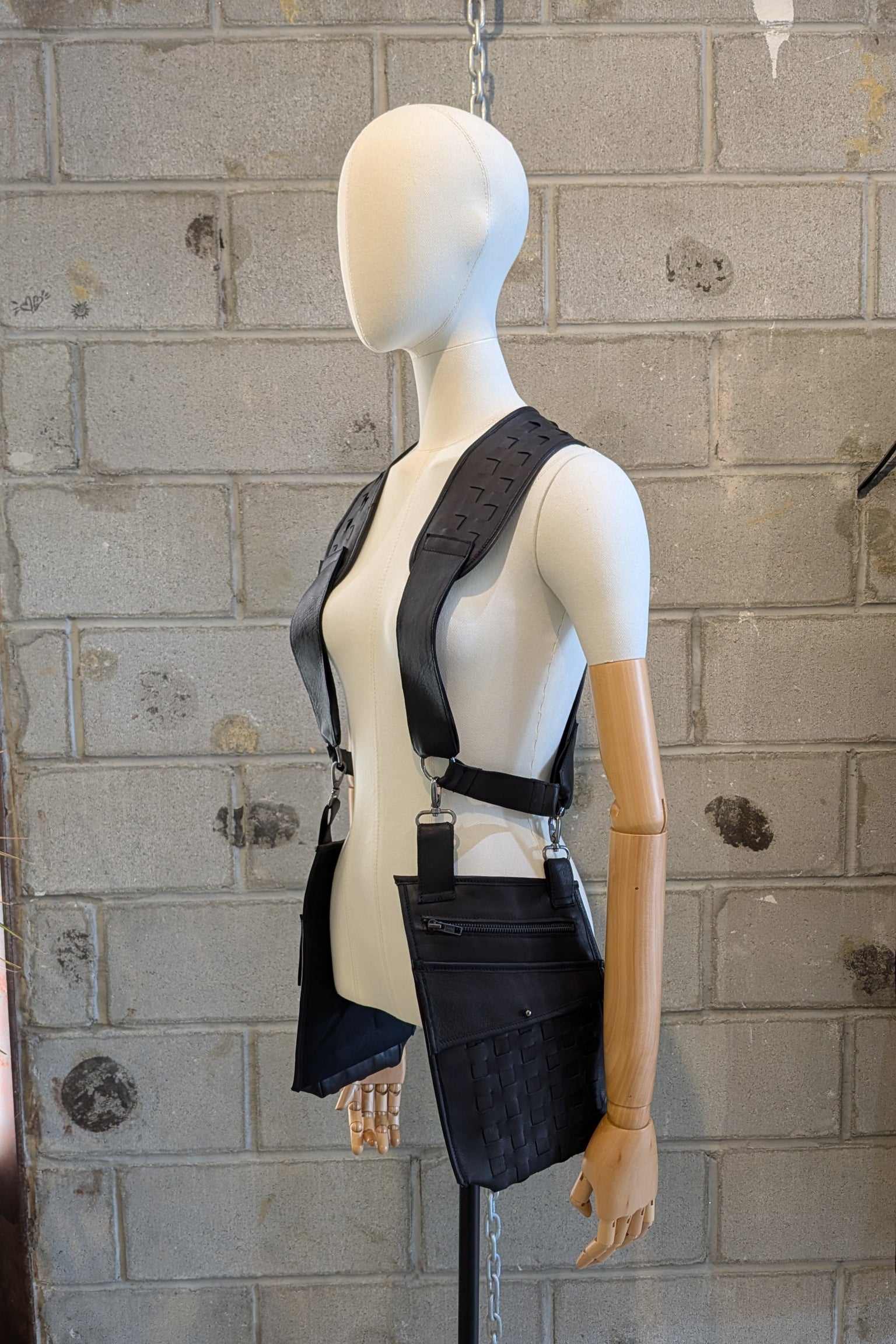 Sandrine Philippe leather harness, detachable side pockets, Woven by hand in France - Experimental design