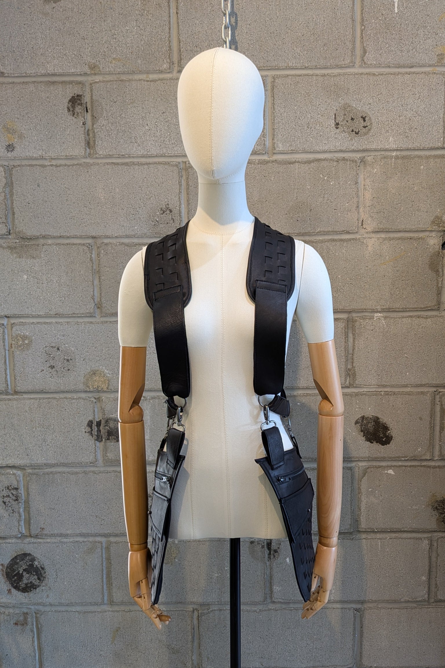 Sandrine Philippe leather harness, detachable side pockets, Woven by hand in France - Experimental design