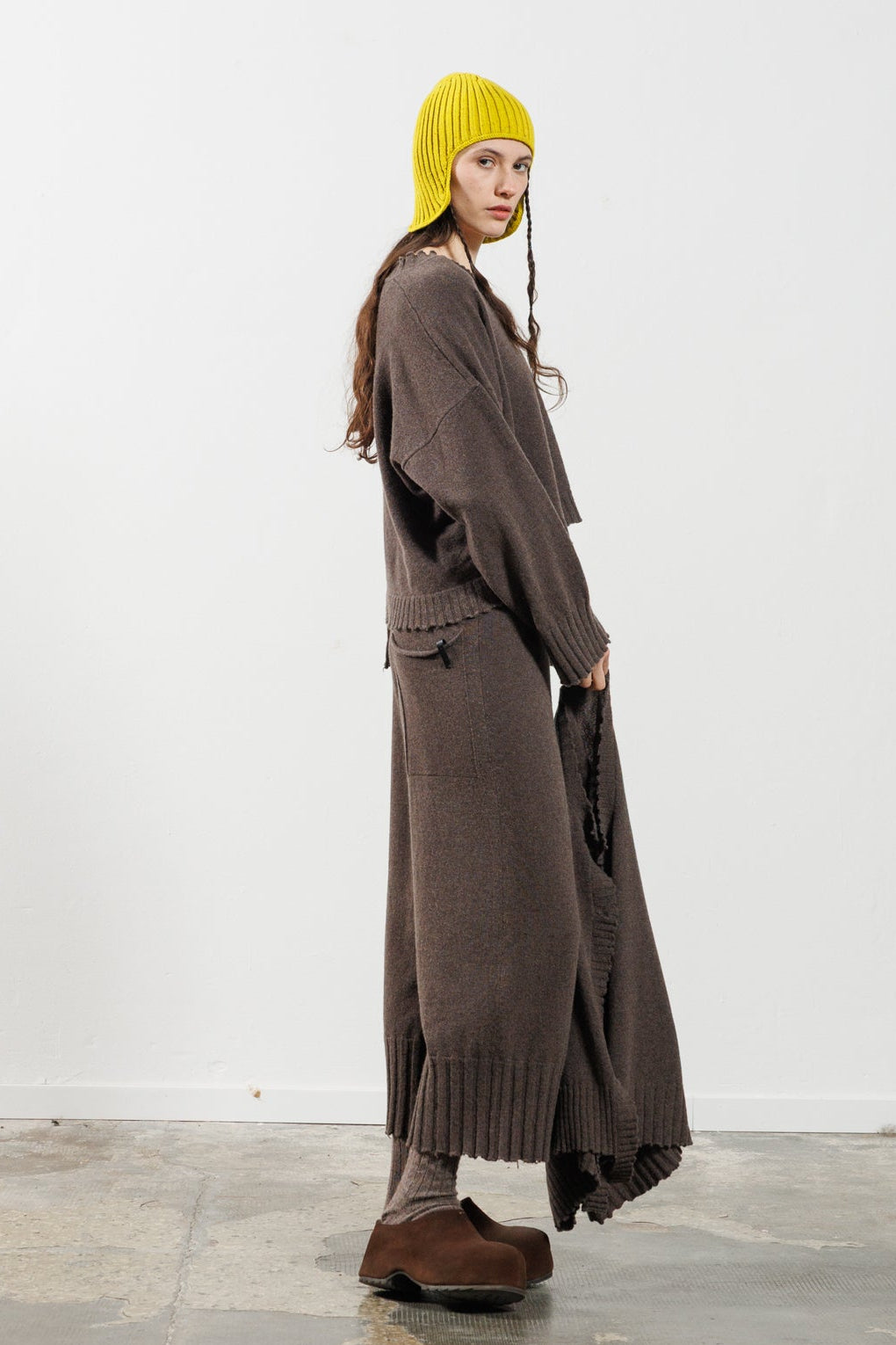 Serienumerica - sweater - cashmere - recycled cashmere - asymmetric - cropped pants Taupe