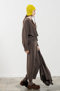 Serienumerica - sweater - cashmere - recycled cashmere - asymmetric - cropped pants Taupe