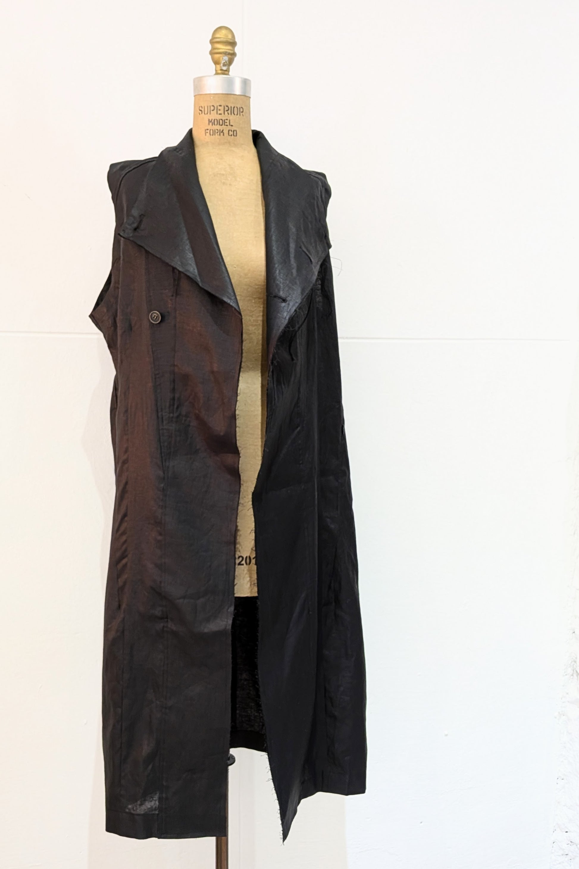 Shinyaseki Long Waxed Linen vest, Leather look, Japan, Black