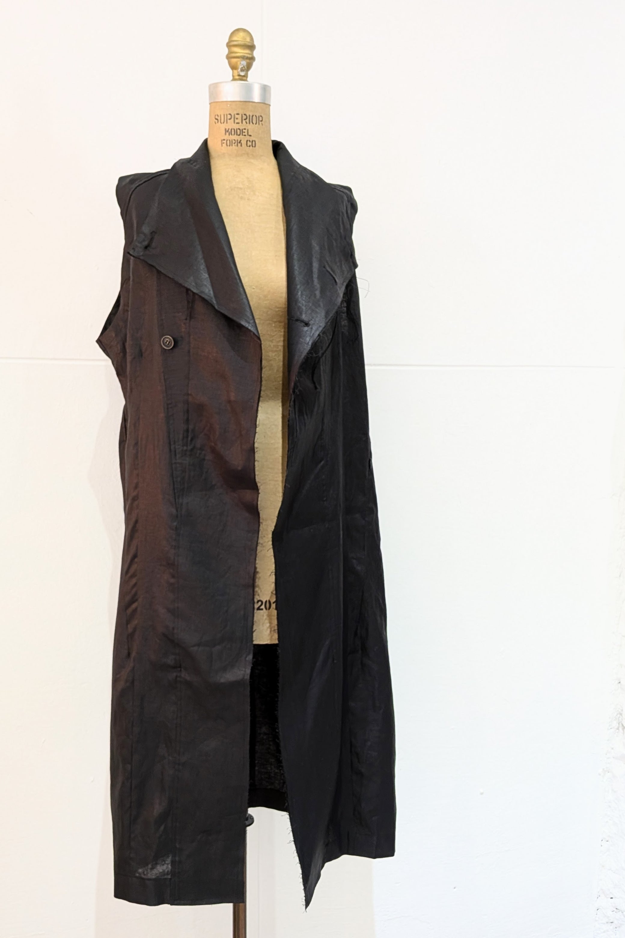 Shinyaseki Long Waxed Linen vest, Leather look, Japan, Black