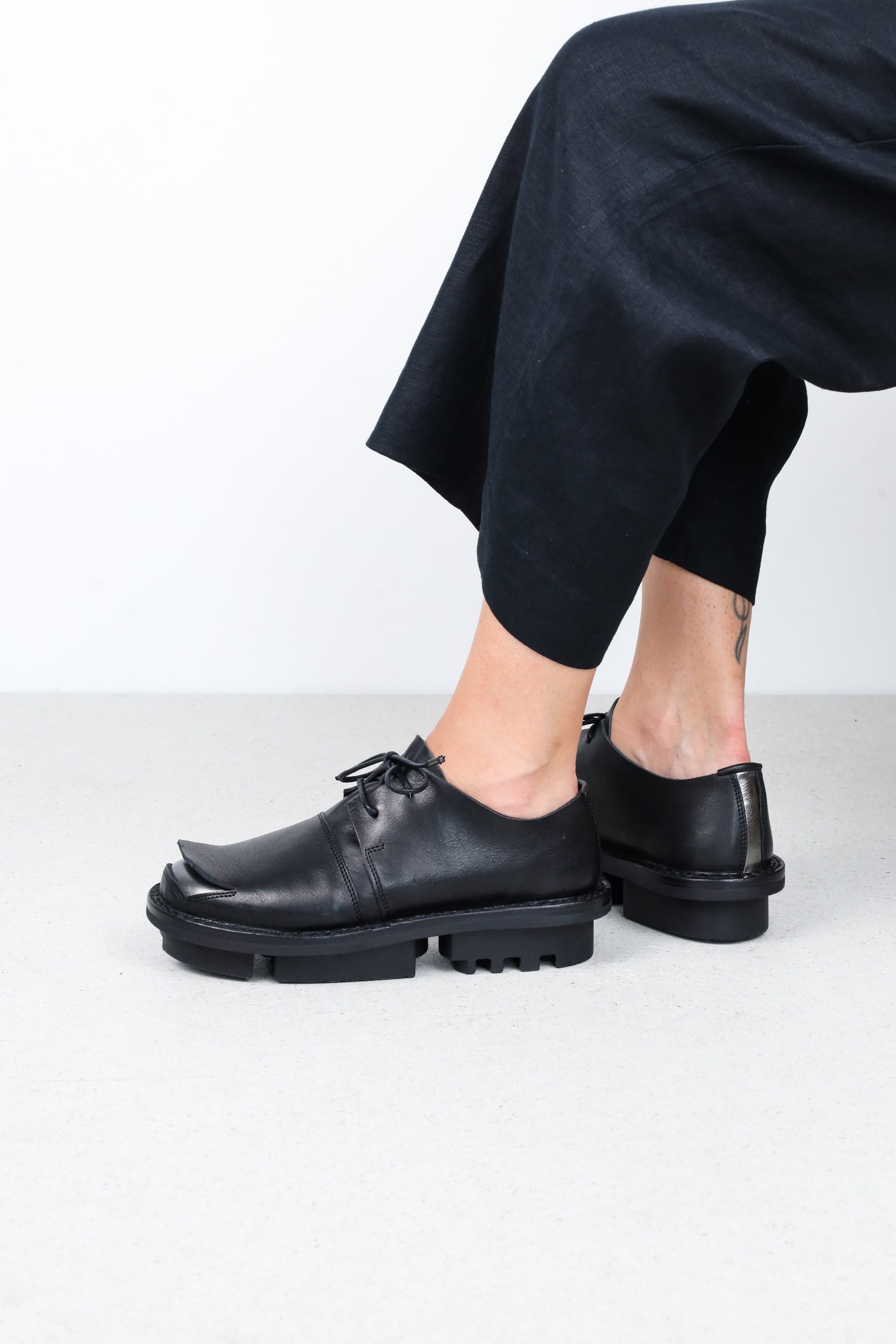 Trippen Dissect flat women Derby shoes black leather with a metallic Steel peep, perfect construction supreme comfort