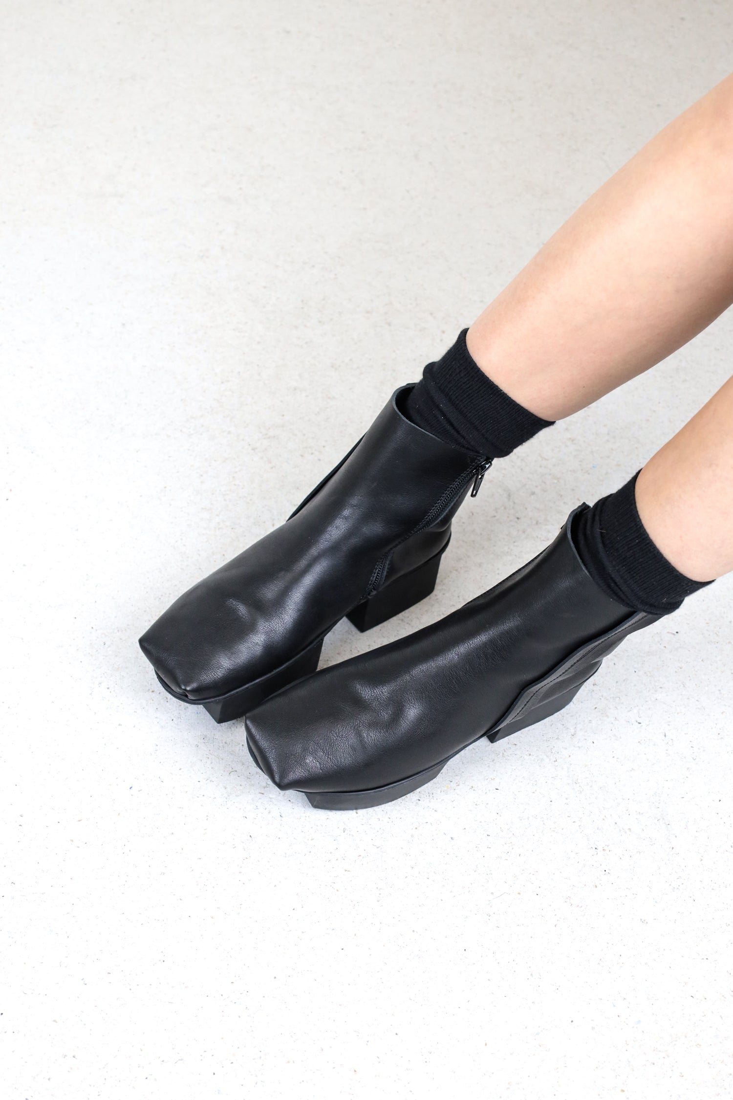 Trippen Fannie ankle boots Booties iconic split sole black leather, square toe, Avant-Garde style