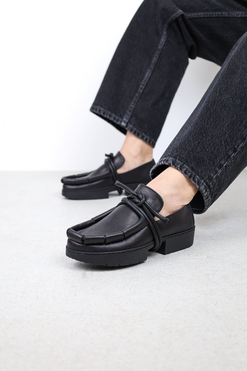 TRIPPEN HINGE SHOES