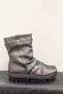Trippen Juice flat booties metallic steel leather, square toe, side zipper total comfort, NYC LiLi The First