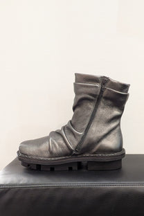 Trippen Juice flat booties metallic steel leather, square toe, side zipper total comfort, NYC LiLi The First