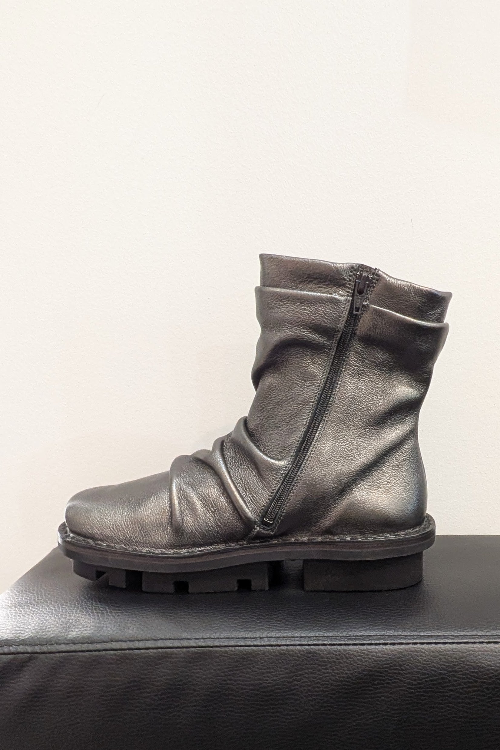 Trippen Juice flat booties metallic steel leather, square toe, side zipper total comfort, NYC LiLi The First