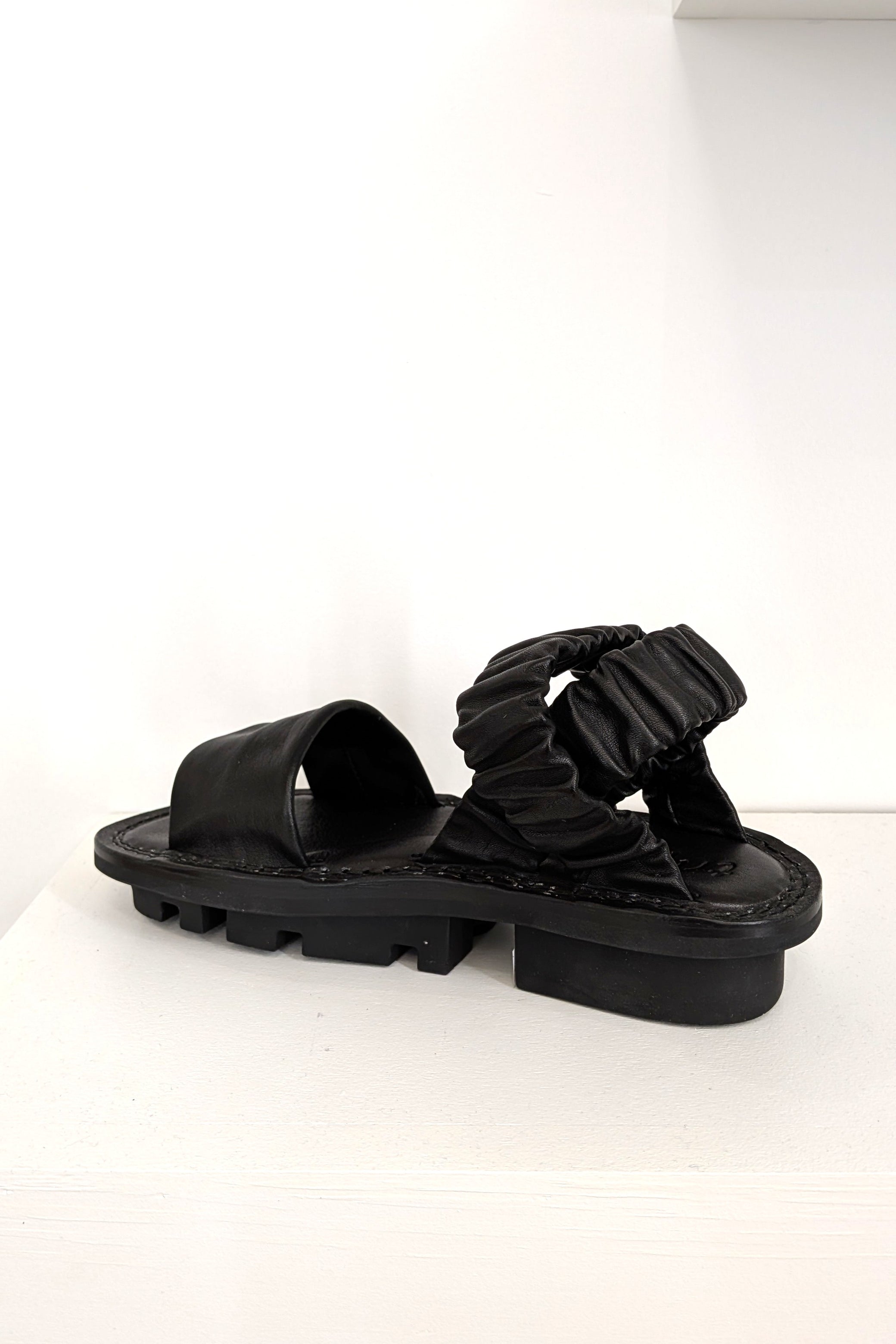 Trippen Synchron flat sandals slide on in black leather and scrunchy straps, walk in comfort