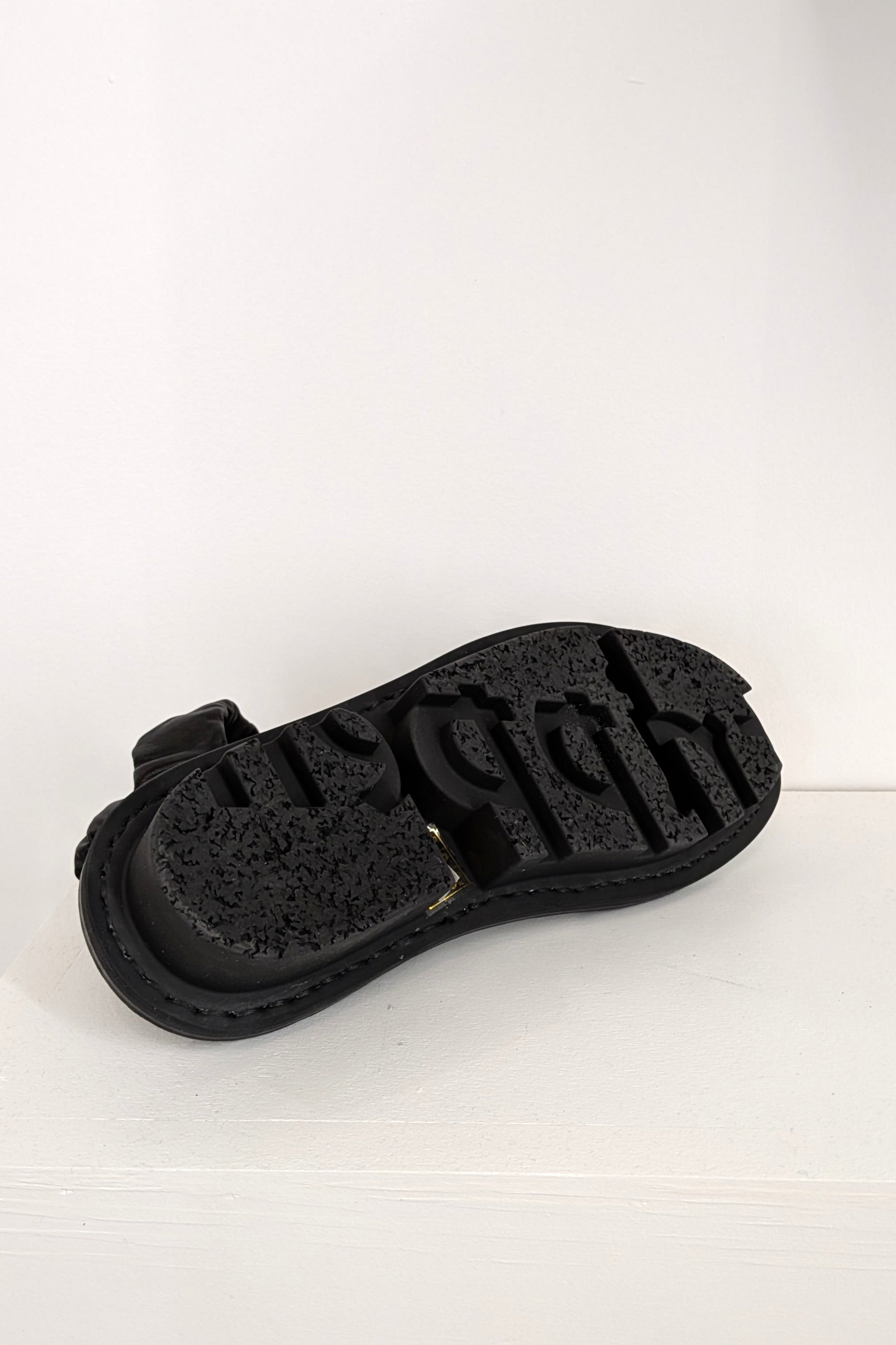 Trippen Synchron flat sandals slide on in black leather and scrunchy straps, walk in comfort