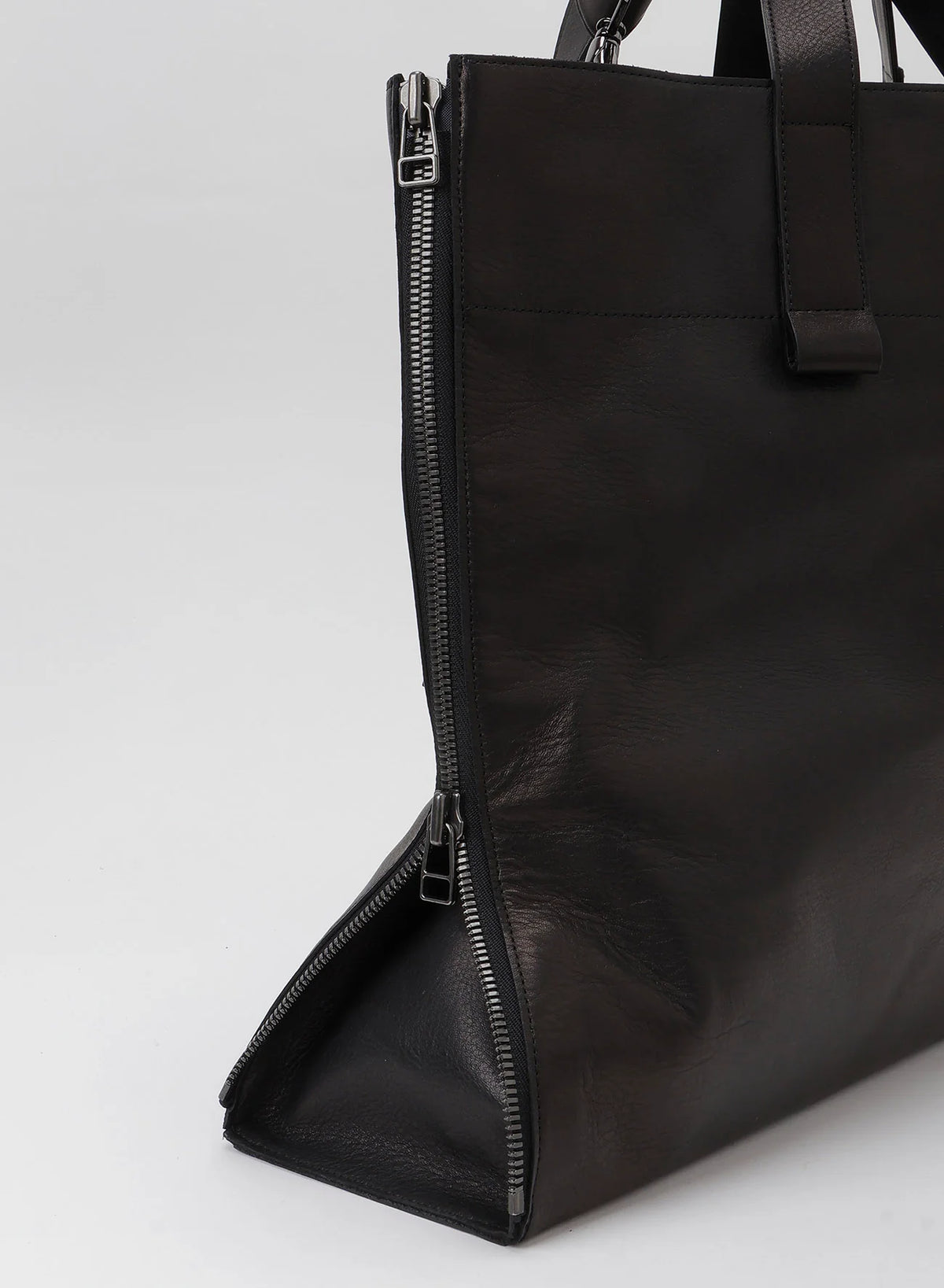 YOHJI YAMAMOTO side zip tote, laptop bag, cross body strap, black leather.