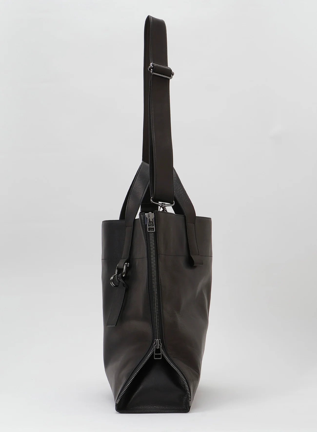 YOHJI YAMAMOTO side zip tote, laptop bag, cross body strap, black leather.