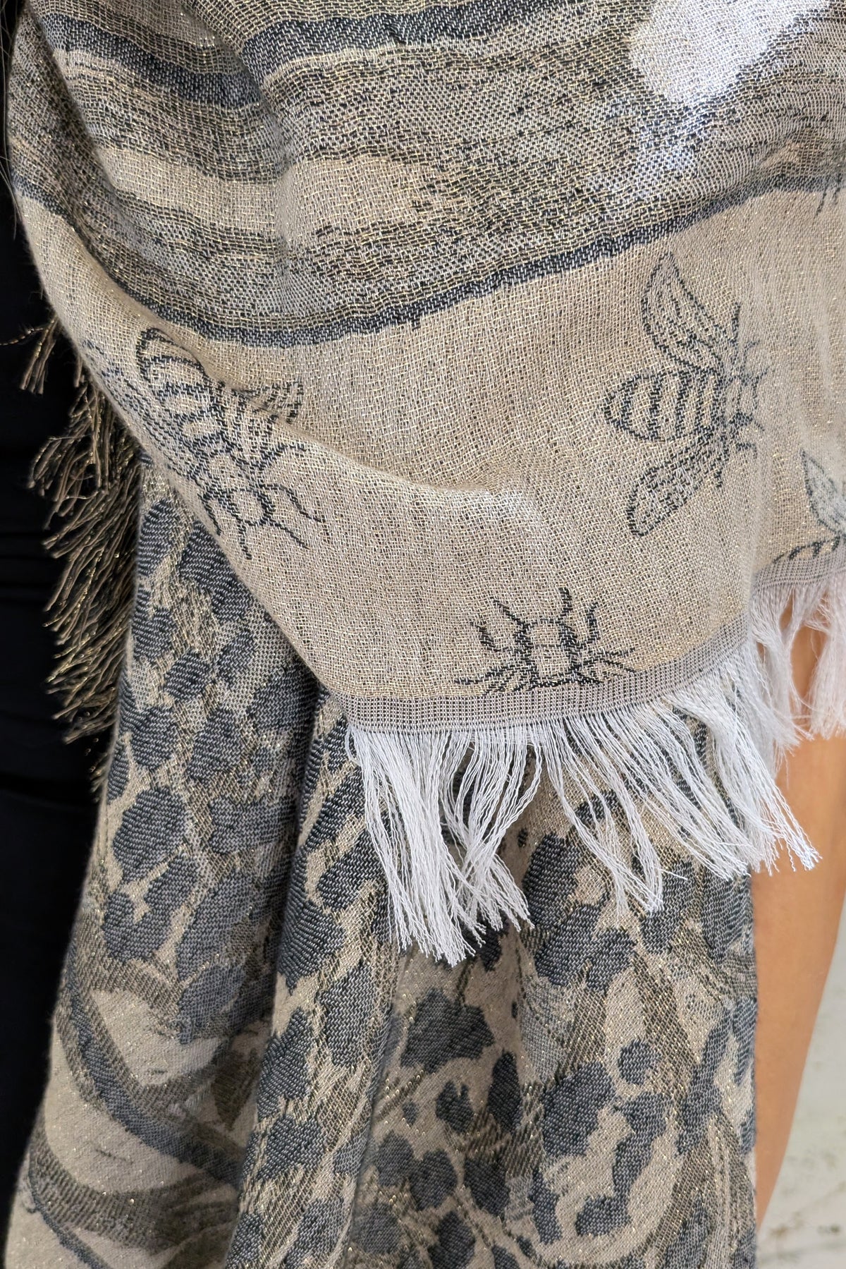 BEE SCARF