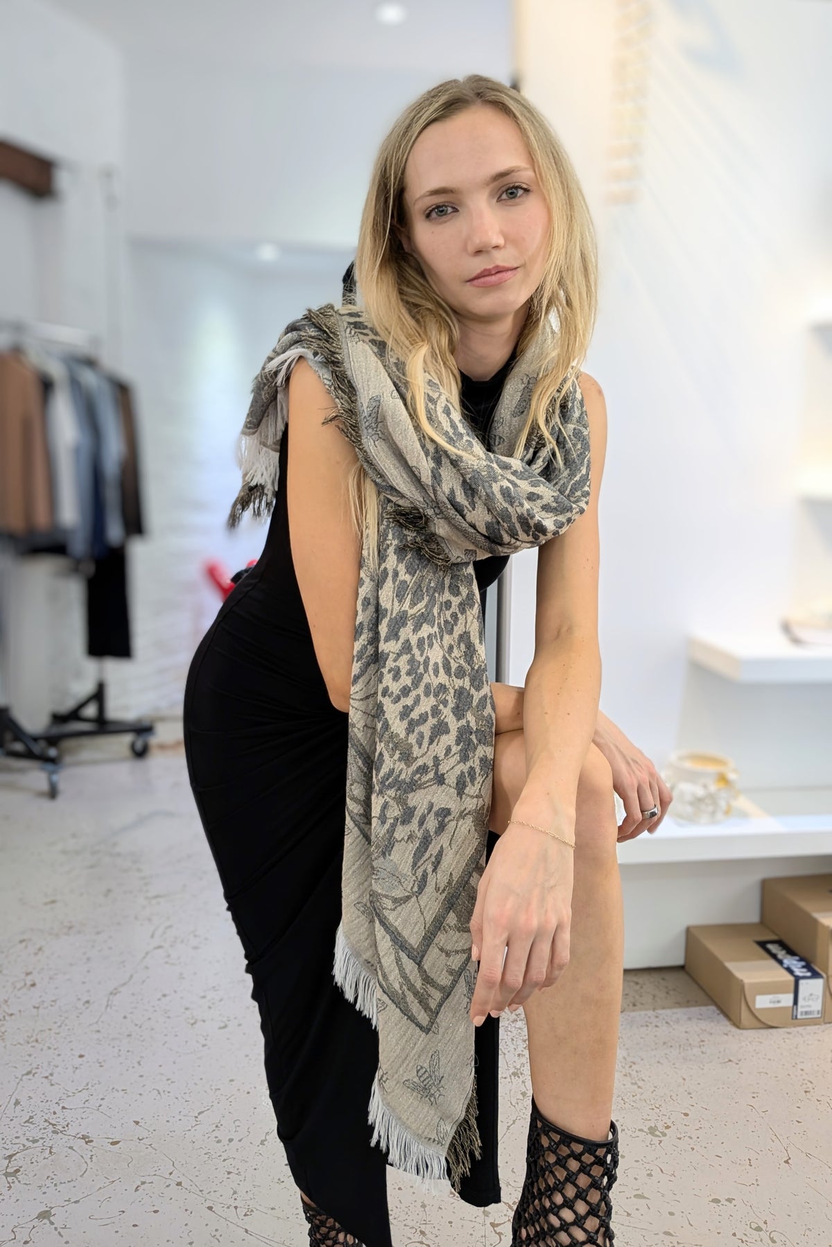 BEE SCARF