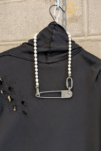 PEARLS PIN NECKLACE