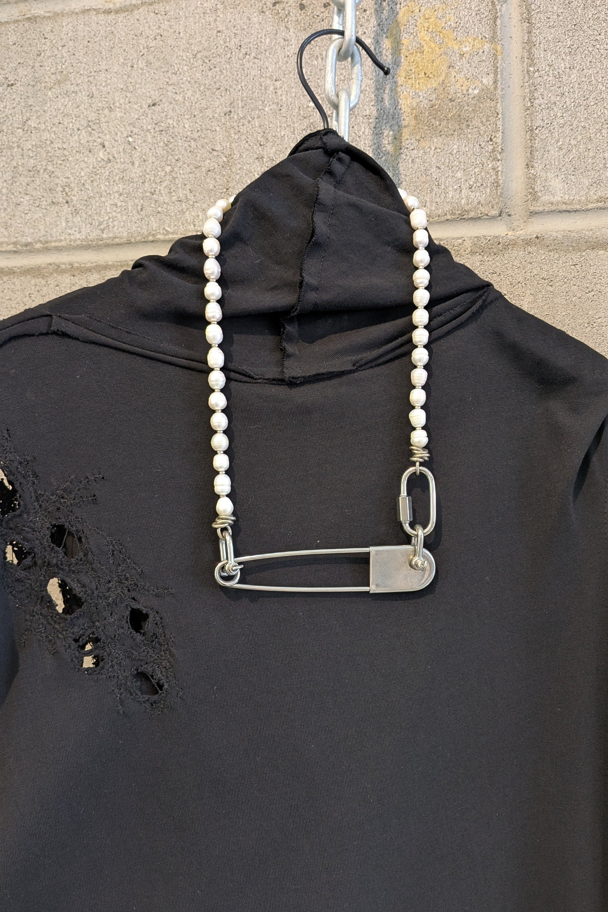 PEARLS PIN NECKLACE