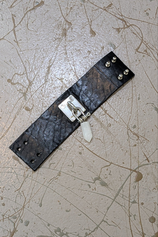 Mya Lambrecht - Wide leather cuff with a crystal