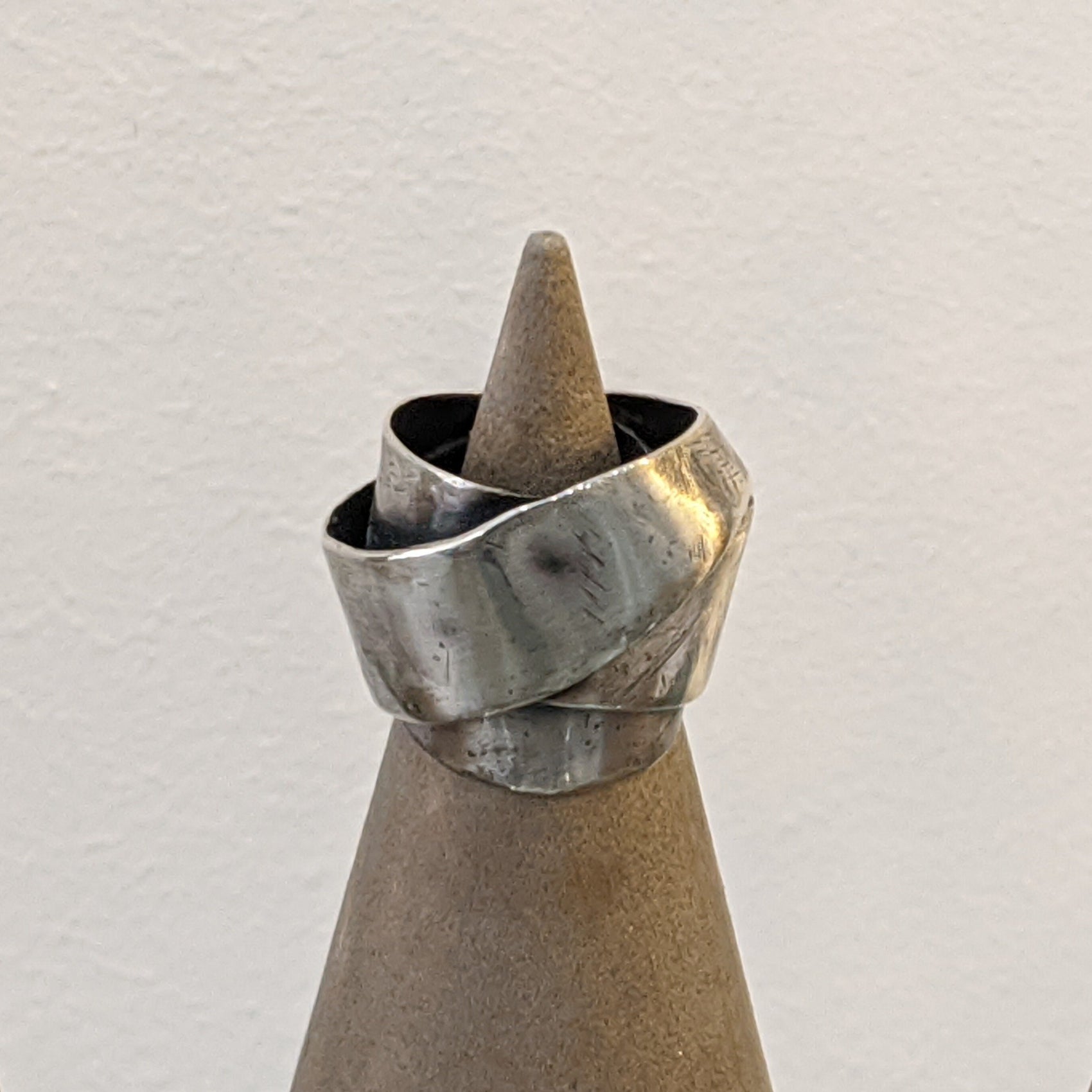 FRONT WRAPPED RING