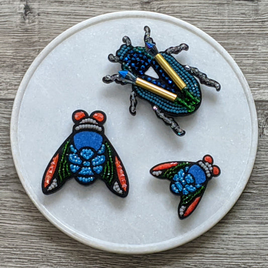 MAGNET FLY BROOCH